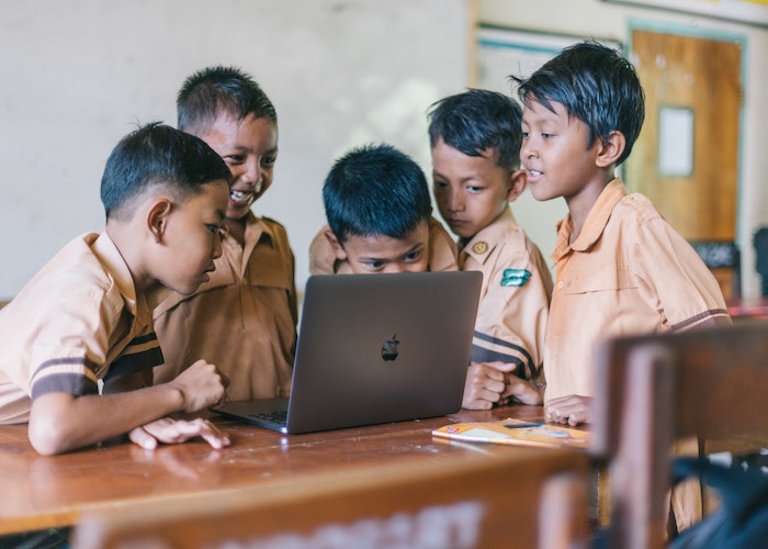 Pentingnya Pendidikan Psikologi bagi Para Orang Tua di Desa Cikoneng