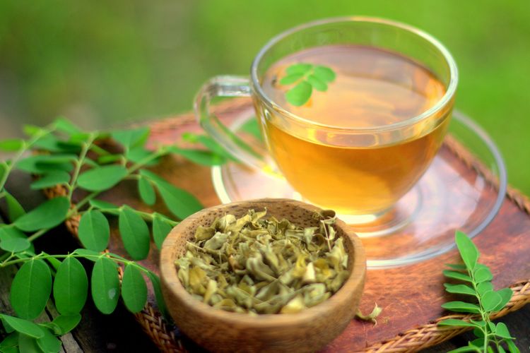Menjelajahi Rasa dan Khasiat Teh Daun Kelor: Minuman Superfood dari Cikoneng