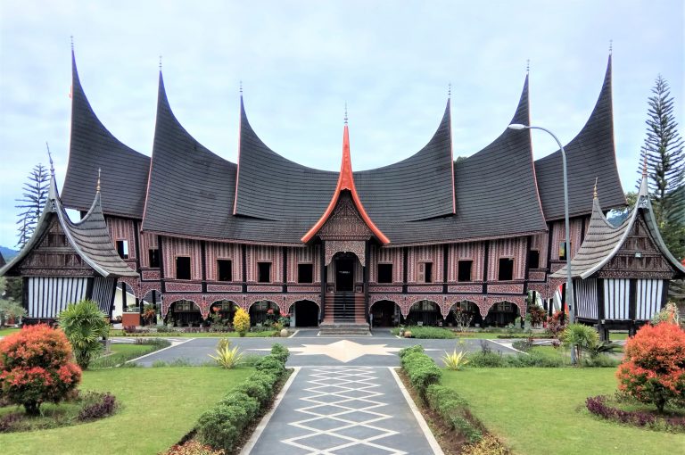 Memahami Nilai Budaya dalam Rumah Adat Dayak