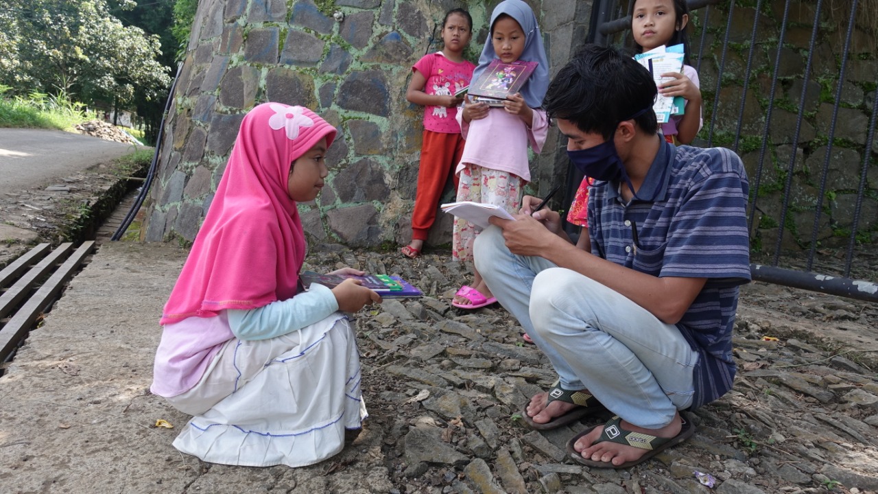 Bagaimana Anak Desa Belajar Mandiri dari Kehidupan Sehari-Hari