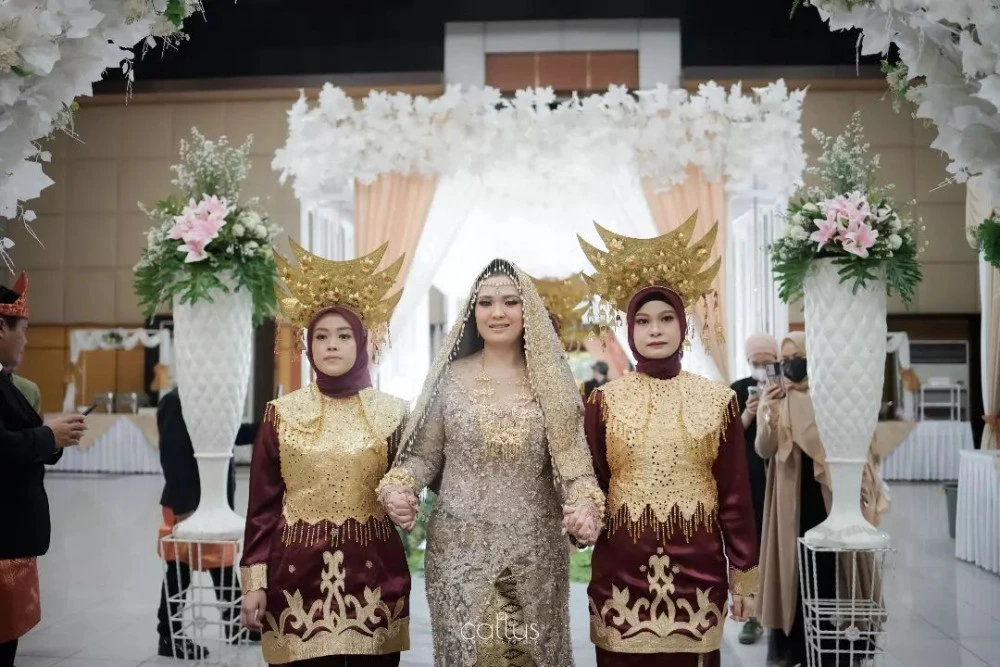 Prosesi Pernikahan Tradisional yang Unik di Desa Bendasari