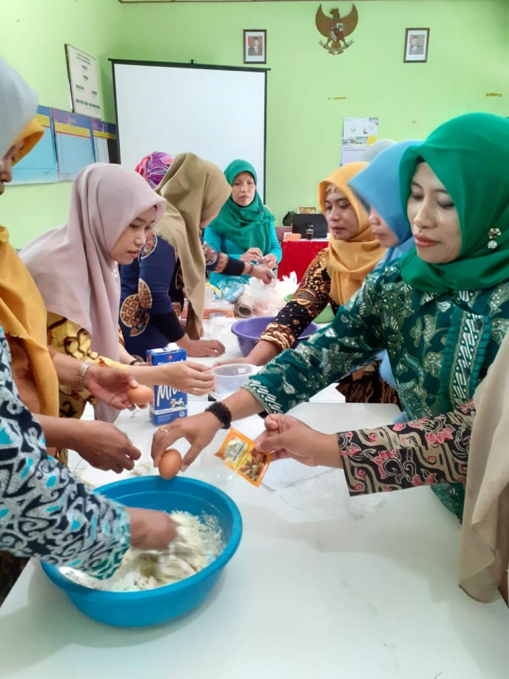 Bagaimana Ibu-Ibu Desa Memasak untuk Keluarga Besar