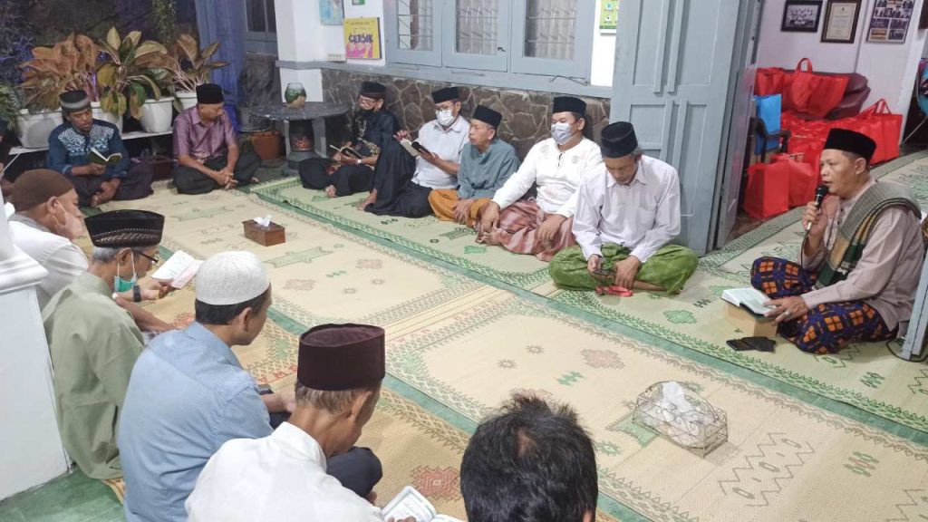 Tradisi Saling Membantu Saat Pembangunan Rumah