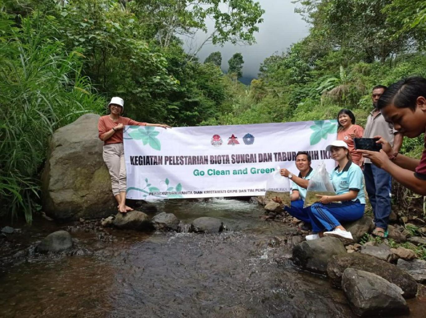 Bagaimana Nelayan Desa Menjaga Kelestarian Ikan di Sungai