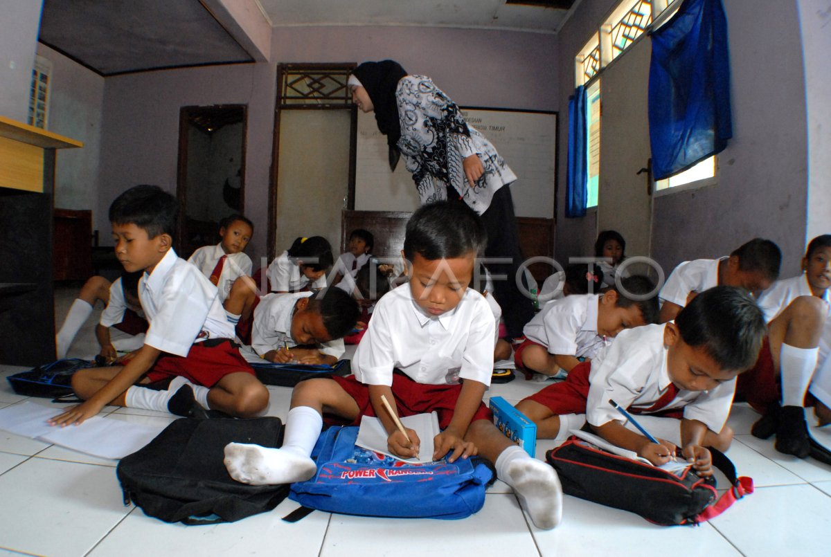 Balai Desa Sebagai Tempat Belajar dan Berkumpul